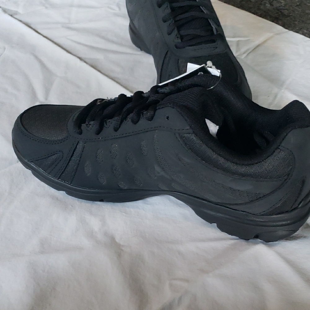Men's Black Athletic Shoes